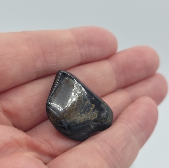 Black Agate Crystal Stone Tumble - Picture 4 of 6